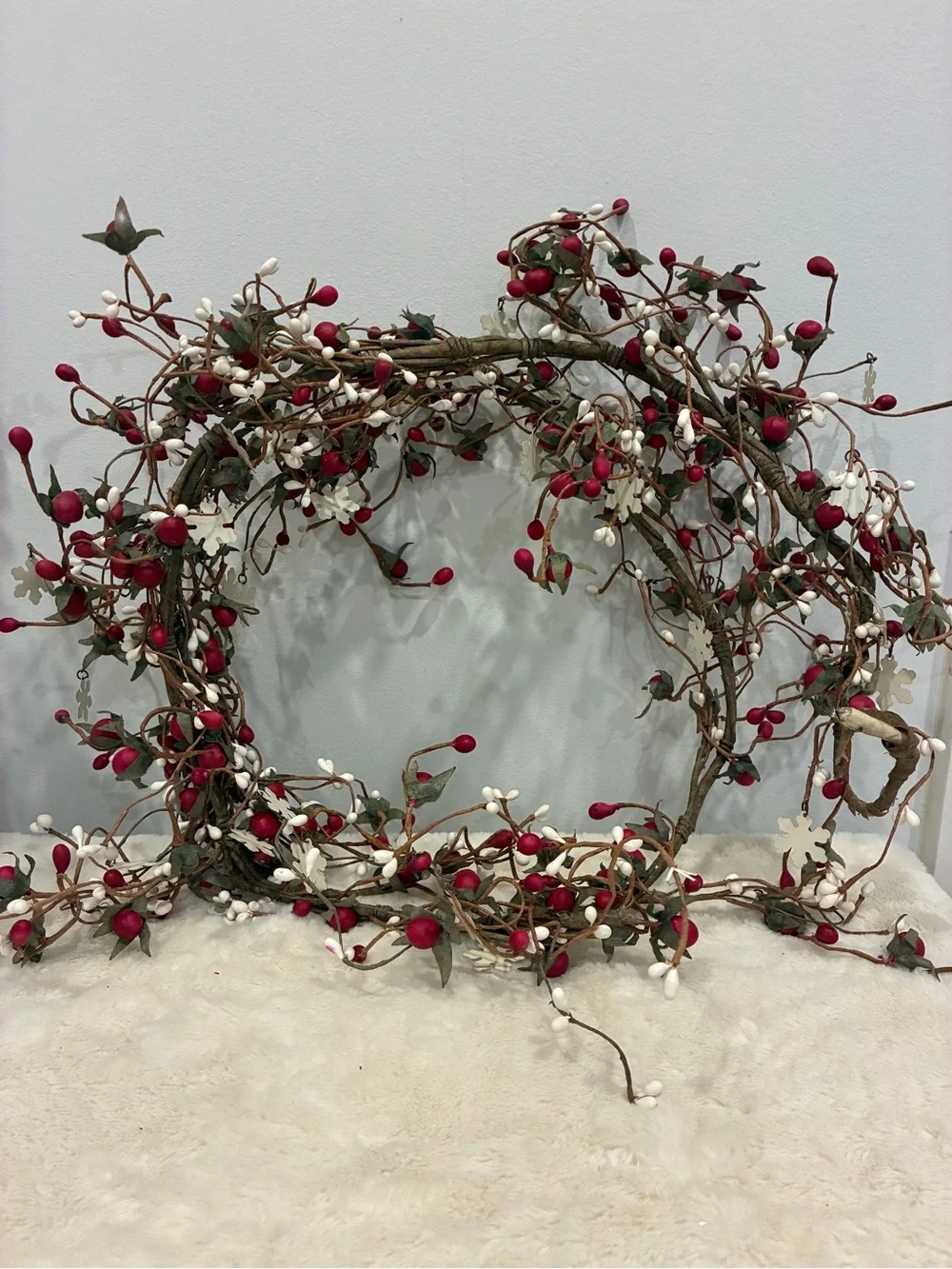 Holiday Berry Wreath - Red & White Festive Garland